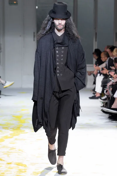 Look 15